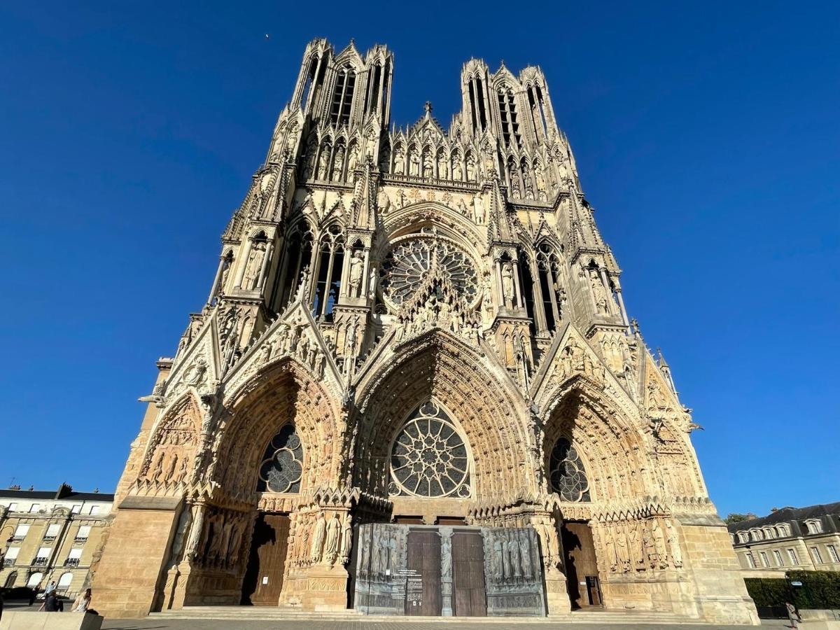 Charme De L'Ancien Pour Cet Appartement Entierement Renove Dans L'Hypercentre De Reims Exterior photo