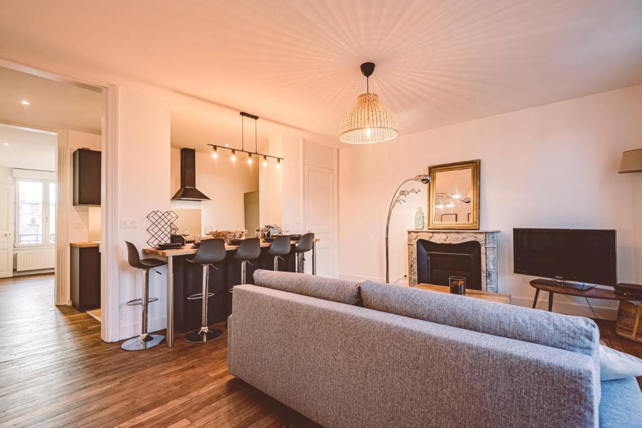 Charme De L'Ancien Pour Cet Appartement Entierement Renove Dans L'Hypercentre De Reims Exterior photo